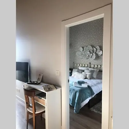 Mirada A La Catedral-apartamentos Catedral Burgo