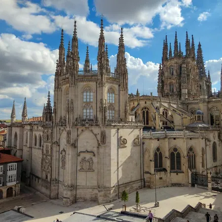 Mirada A La Catedral-apartamentos Catedral * Burgos