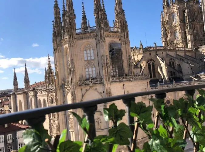 Mirada A La Catedral-apartamentos Catedral * Burgos