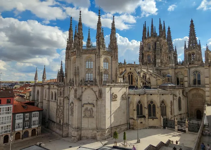 Mirada A La Catedral-apartamentos Catedral * Burgos